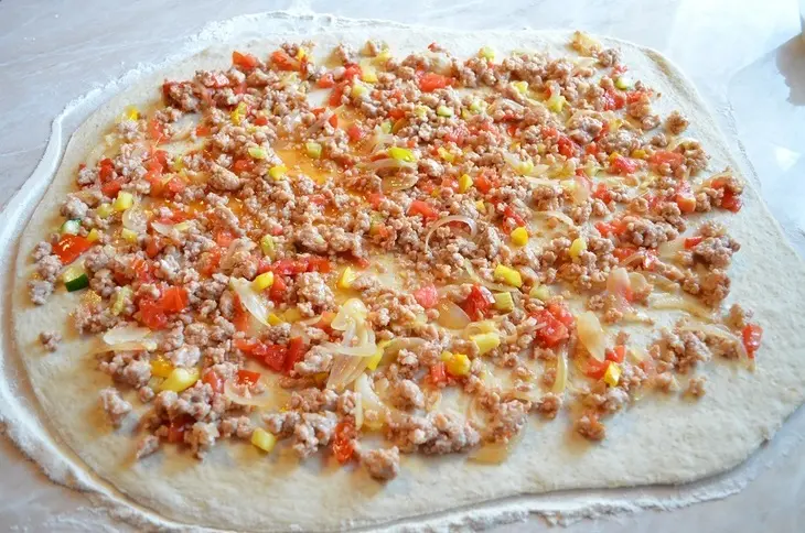 Булочки  с мясом и овощами: шаг 7