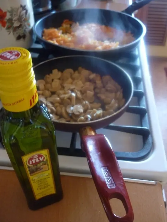 Карп, фаршированный овощами и грибами: шаг 3