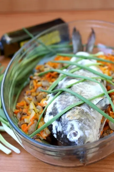Карп, фаршированный овощами и грибами: шаг 6