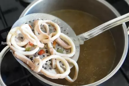 Салат из маринованного кабачка с кальмаром: шаг 2