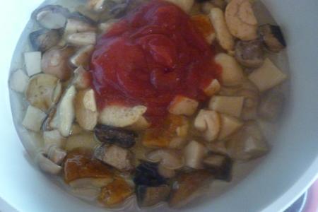 Скумбрия, тушёная в томатно-грибном соусе: шаг 2