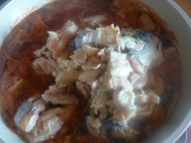 Скумбрия, тушёная в томатно-грибном соусе: шаг 4