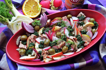 Салат с овощами,яблоком,оливками и тунцом: шаг 9