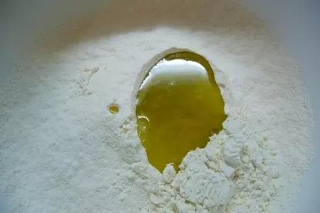 Пицца бьянка с розмарином и картофелем: шаг 1