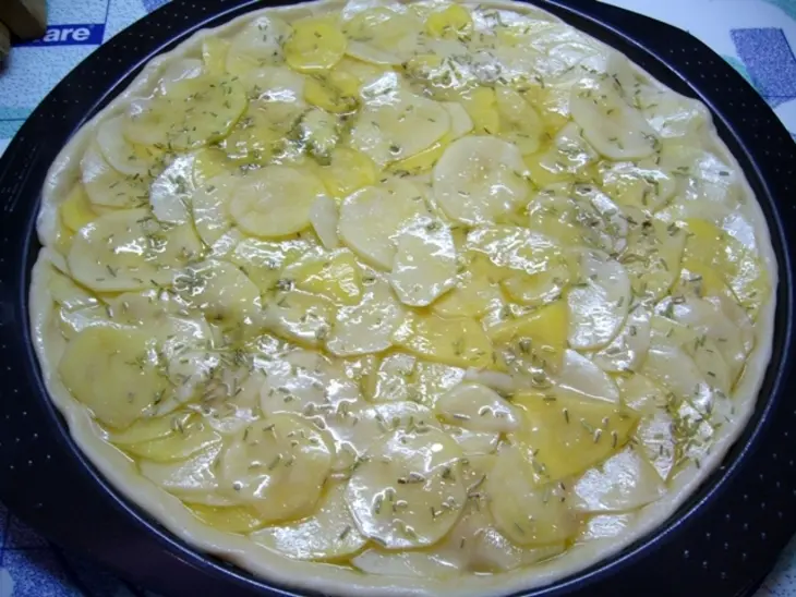 Пицца бьянка с розмарином и картофелем: шаг 6