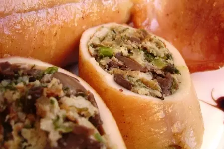 Кальмары, фаршированные зеленым омлетом с грибами.: шаг 5