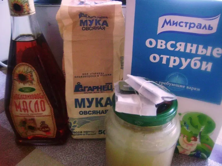 Хлеб овсяный  на меду, с облепиховым маслом и зеленым чаем: шаг 1