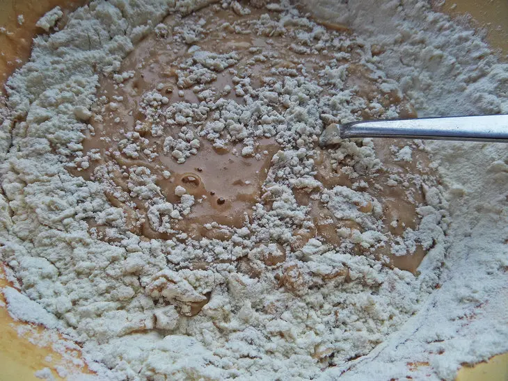 Рогалики с финиками, бананами и орехами (постные): шаг 2