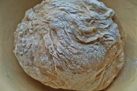 Рогалики с финиками, бананами и орехами (постные): шаг 3