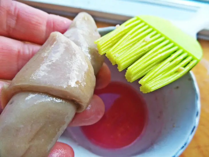Рогалики с финиками, бананами и орехами (постные): шаг 7