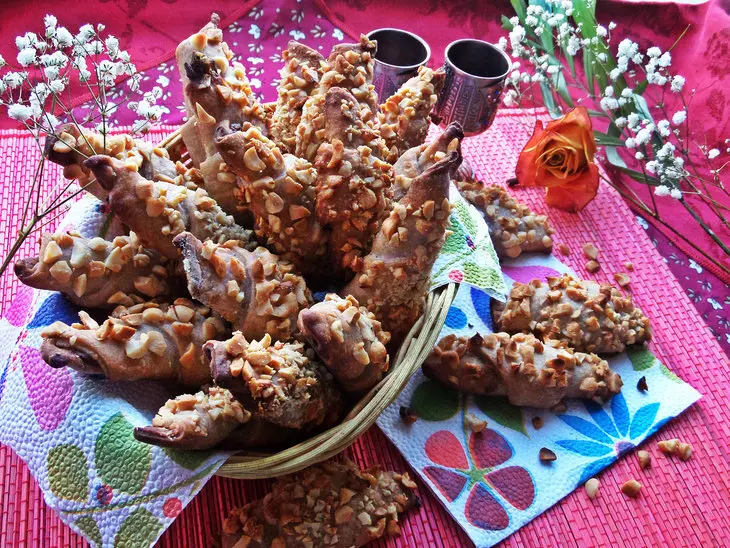 Рогалики с финиками, бананами и орехами (постные): шаг 9