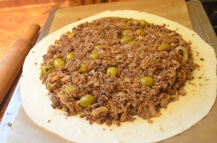 Пирог с сердцем, капустой и оливками: шаг 6
