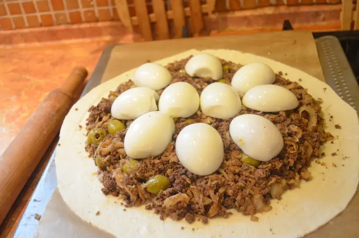 Пирог с сердцем, капустой и оливками: шаг 7