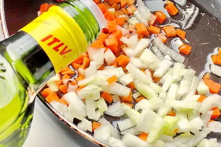 Морской окунь с зеленой спаржей под овощным соусом: шаг 3