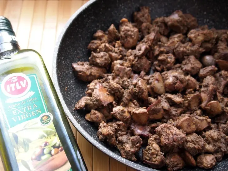 Витаминный салат с куриной печенью, шпинатом и апельсинами: шаг 2