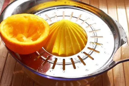 Витаминный салат с куриной печенью, шпинатом и апельсинами: шаг 3