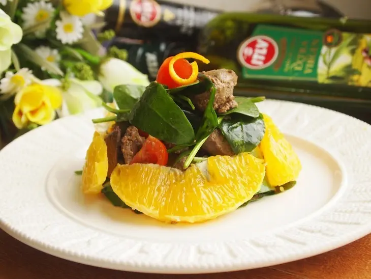 Витаминный салат с куриной печенью, шпинатом и апельсинами: шаг 7