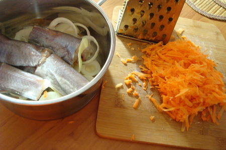 Рыба под морковной шубкой: шаг 1