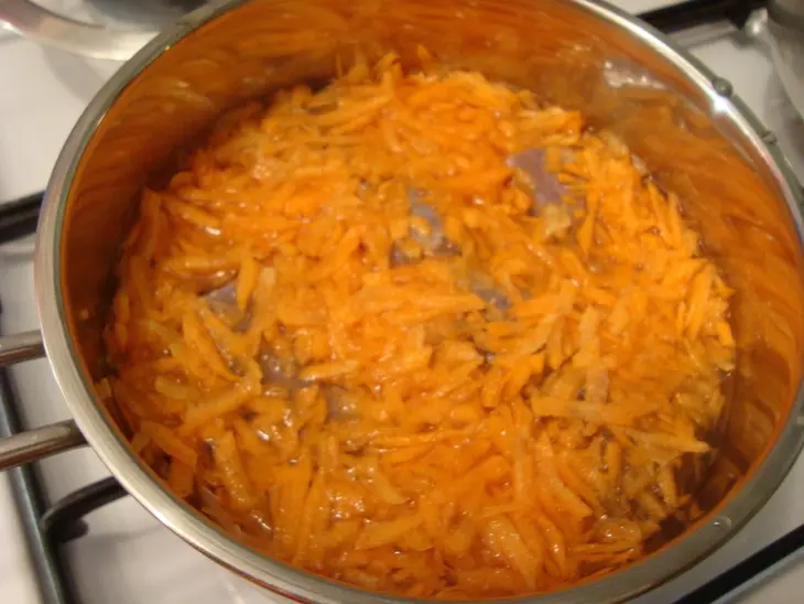 Рыба под морковной шубкой: шаг 2