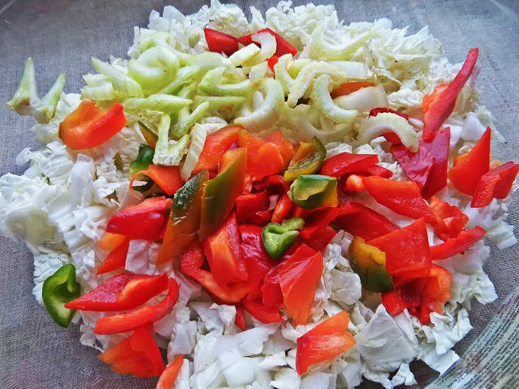 Салат с пастой,тунцом и овощами: шаг 2