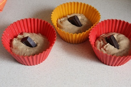 Сметанные кексы с горьким шоколадом в микроволновке: шаг 6