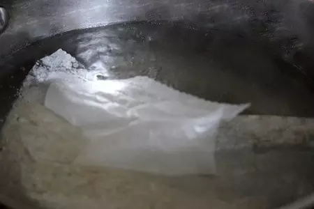 Куриная печень в сметанном соусе  с шампиньонами и рисом басмати: шаг 3