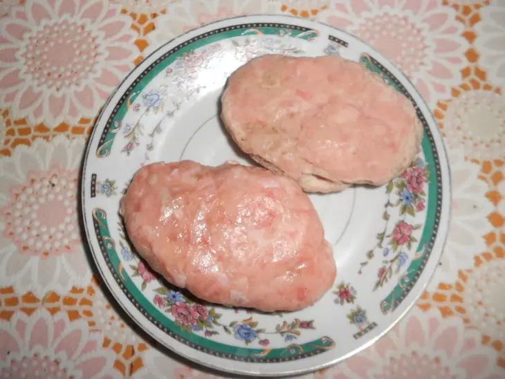 Гречка с запеченными котлетами с сыром: шаг 1