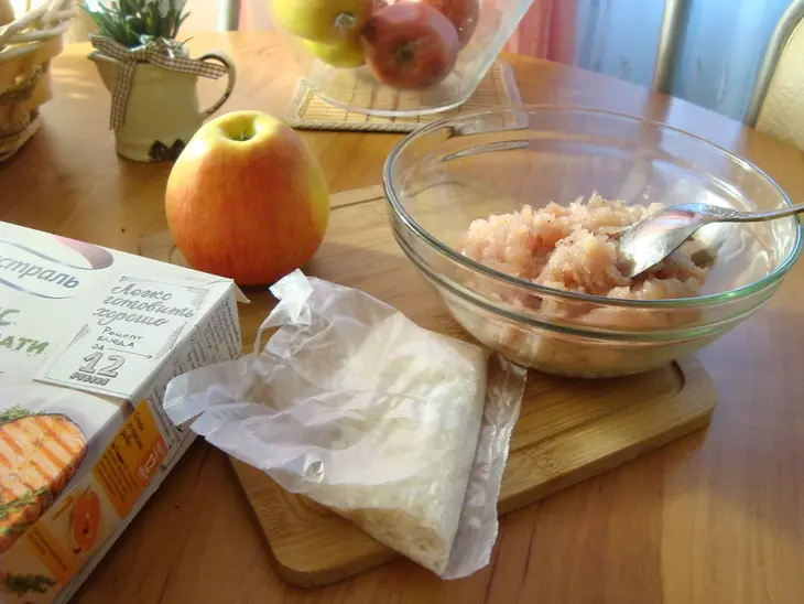 Куриные биточки с рисом басмати,яблоком и живым соусом.: шаг 1