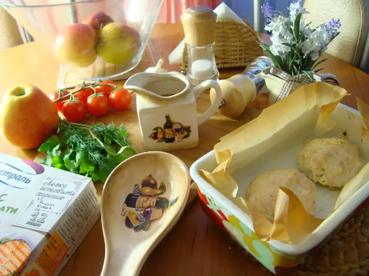 Куриные биточки с рисом басмати,яблоком и живым соусом.: шаг 8