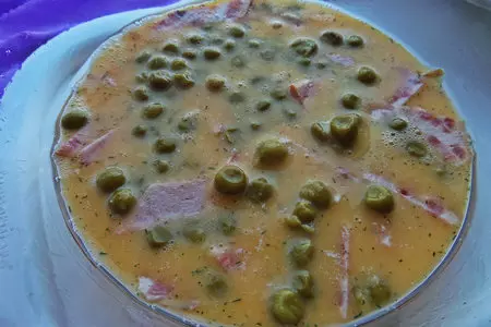 Омлет с горошком и томатом в свч: шаг 5