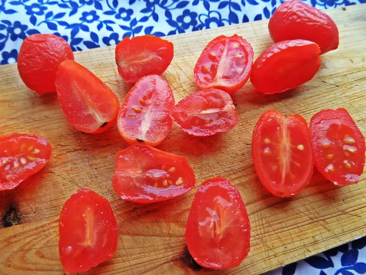 Омлет с горошком и томатом в свч: шаг 6