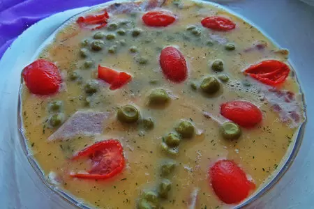Омлет с горошком и томатом в свч: шаг 7