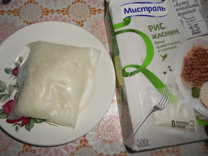 Рулет с рисом и яйцом: шаг 1
