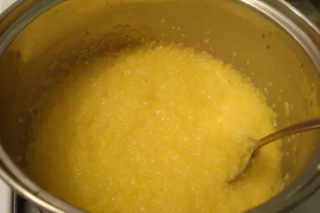 Полента с фаршем и двумя видами сыра.: шаг 2
