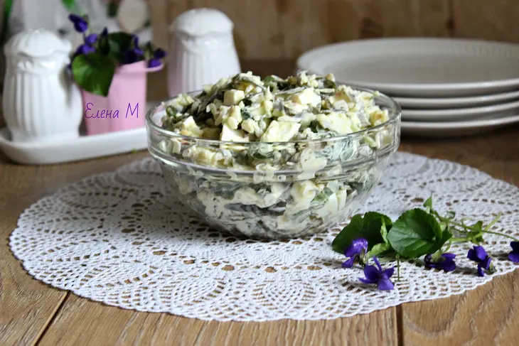 Салат с рисом, морской капустой и черемшой: шаг 5