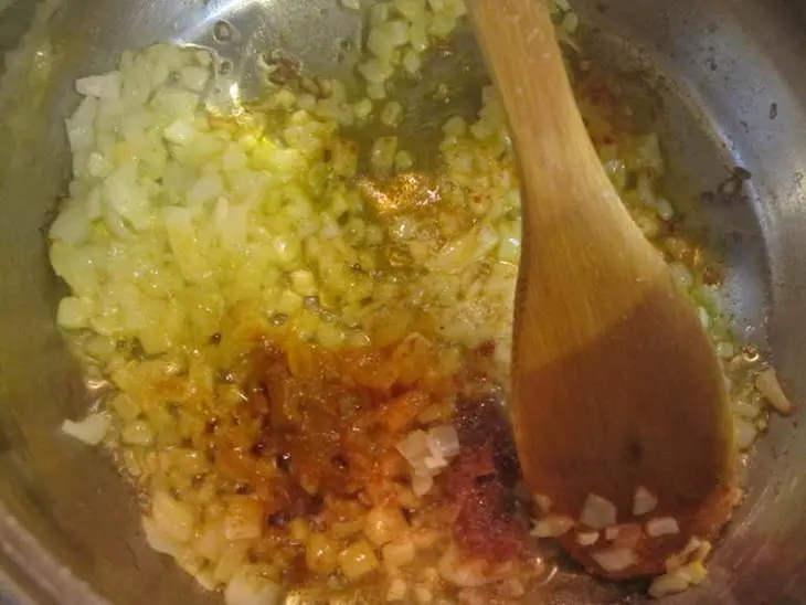 Пряный, имбирный крем-суп из картофеля с креветками: шаг 1