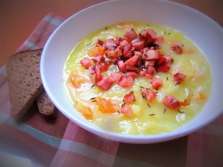 Густой картофельный суп с квашеной капустой и беконом: шаг 4