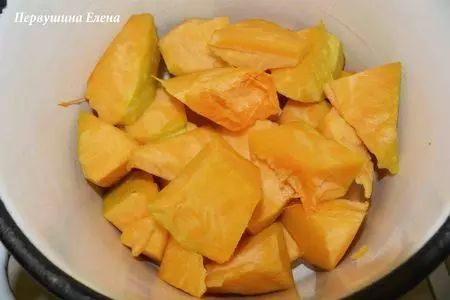Суп тыквенный с фаршем и кунжутом: шаг 1