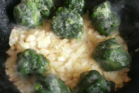 Жаренные пирожки с зеленой начинкой (τηγανητές λαχανόπιτες νηστήσιμες): шаг 6