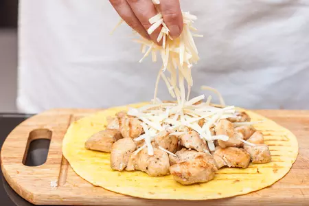 Тостада (tostadas) с курицей и авокадо: шаг 5