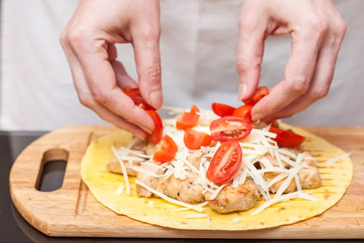 Тостада (tostadas) с курицей и авокадо: шаг 6