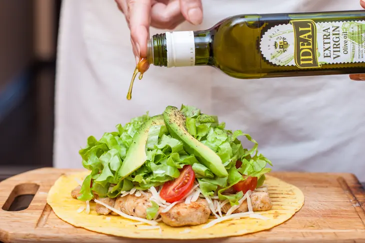 Тостада (tostadas) с курицей и авокадо: шаг 8