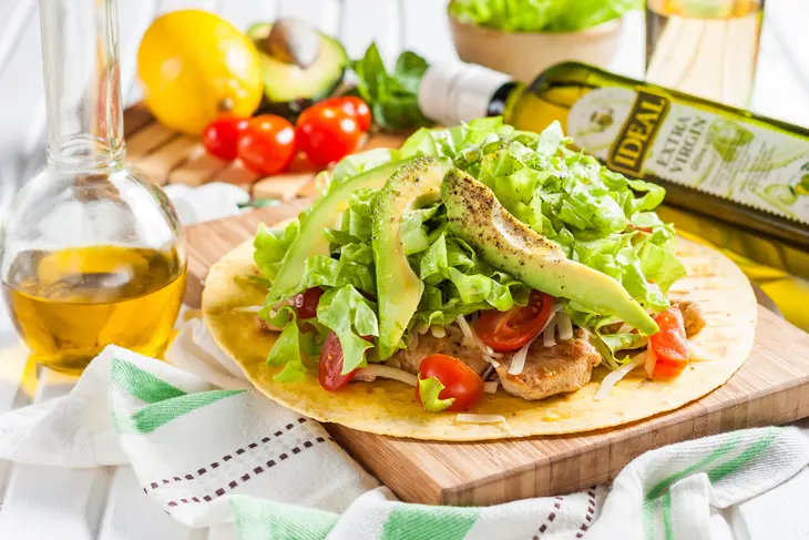 Тостада (tostadas) с курицей и авокадо: шаг 9