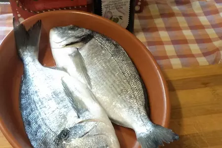 Дорадо "идеальная" запеченная с соусом из чеснока, имбиря и кориандра.: шаг 1