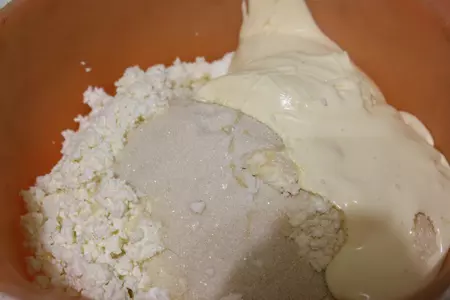 Творожная пасха с цукатами и изюмом: шаг 1