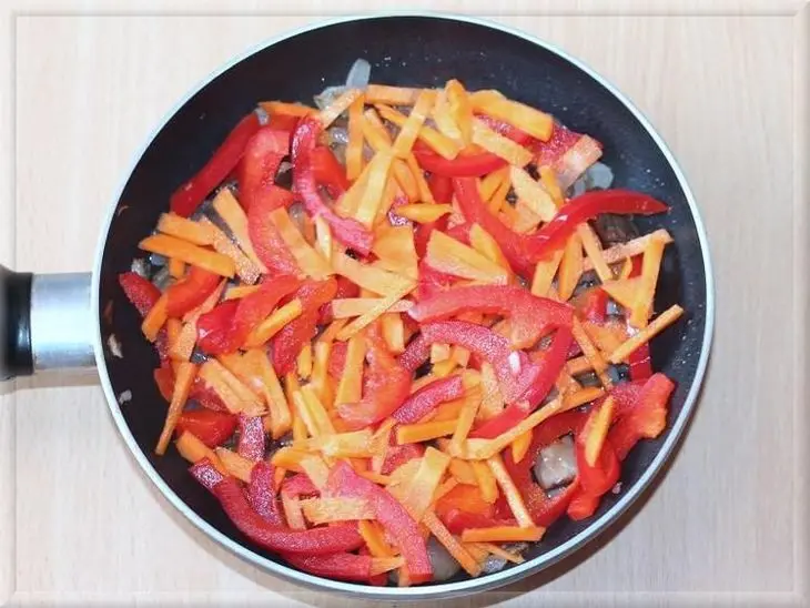 Каша рассыпчатая с грибами и овощами: шаг 4