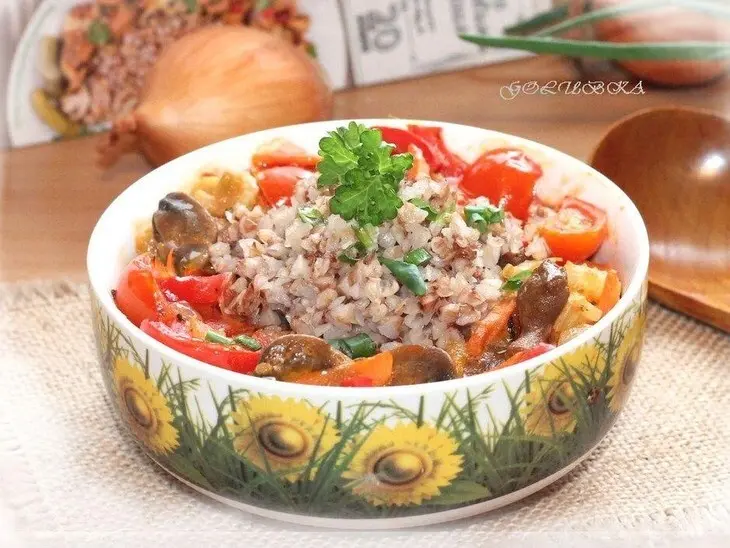 Каша рассыпчатая с грибами и овощами: шаг 8