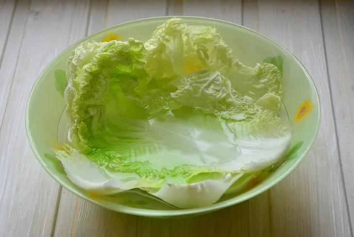 Рулетики из пекинской капусты с мясом и сладким перцем: шаг 2