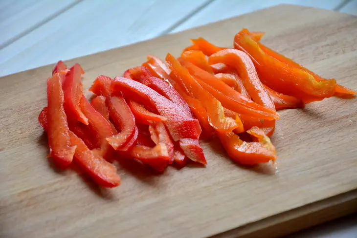 Рулетики из пекинской капусты с мясом и сладким перцем: шаг 3