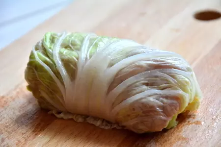 Рулетики из пекинской капусты с мясом и сладким перцем: шаг 6